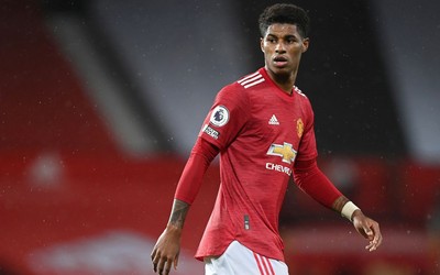 猫头鹰体育动态-伊尼戈·马丁内斯赛后与哈维深情拥抱